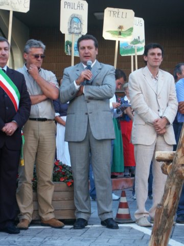 lassessoreregionalemarsilioduranteilsuointerventoallinaugurazionedeimistirs2007.jpg