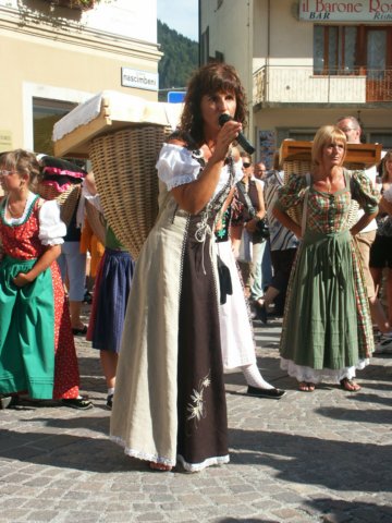 unaportatricedelcorredodellasposa.jpg